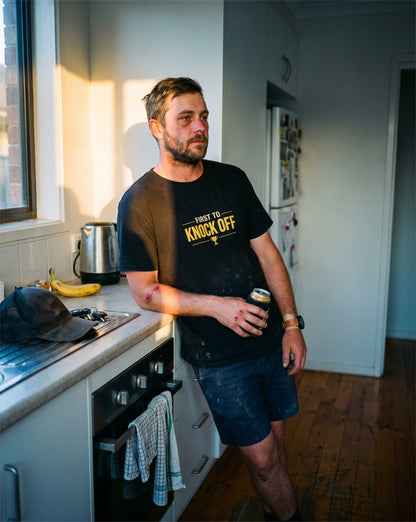 First to Knock Off tee — Australian tradie — interieur shot