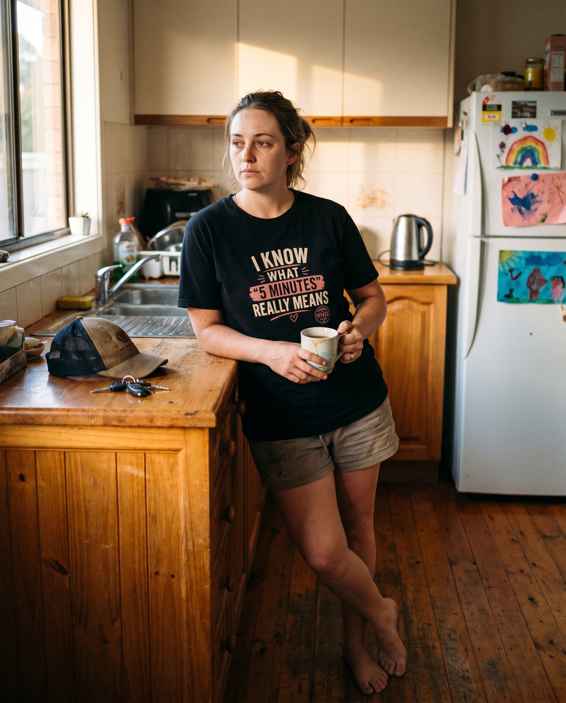 I Know What 5 Minutes Really Means tee — Tradie Wives Club — interieur shot