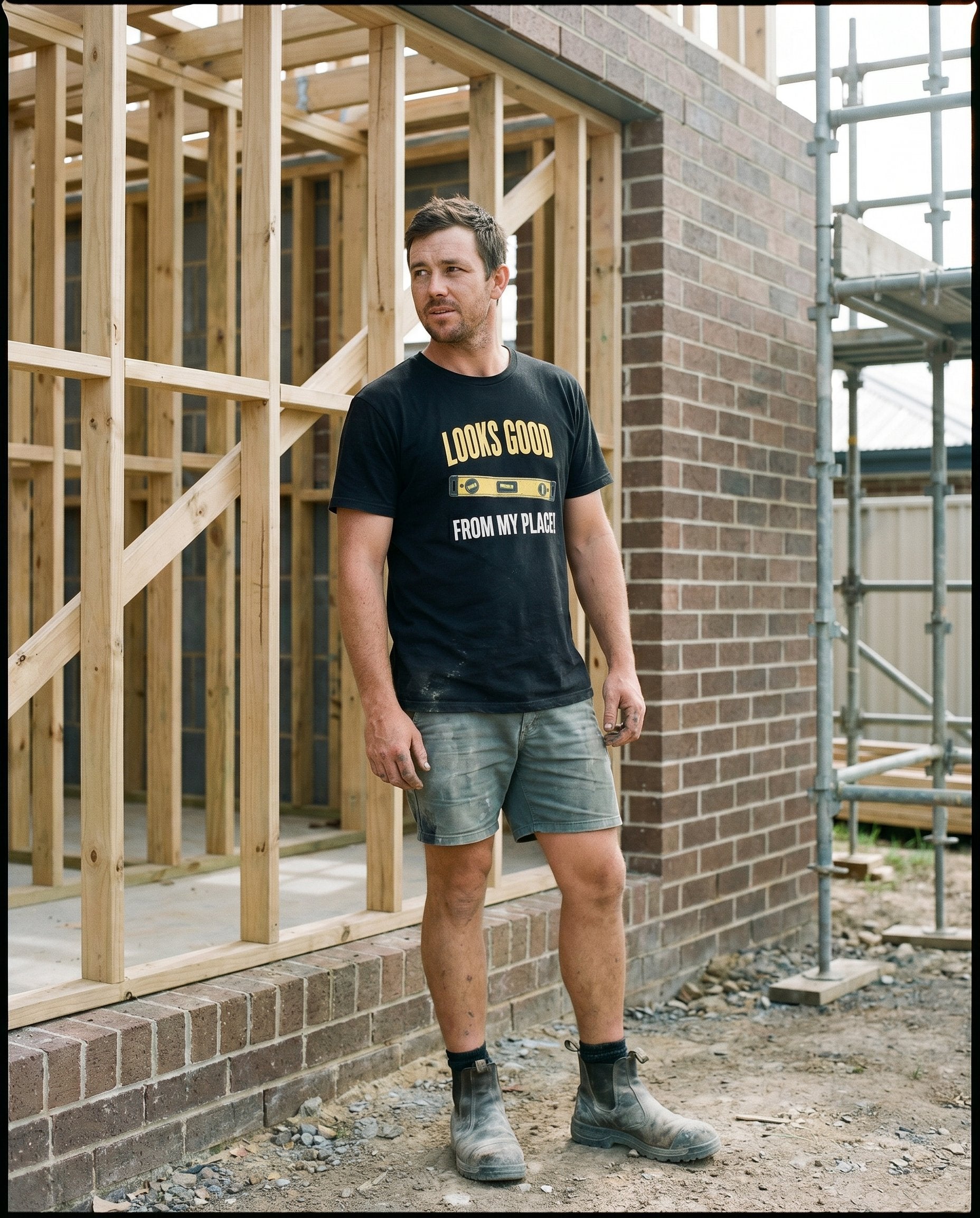 Looks Good From My Place tee — Australian tradie — chantier shot