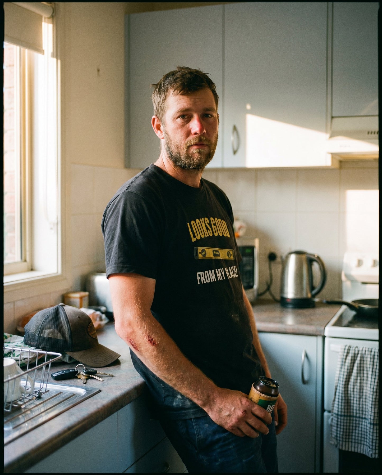 Looks Good From My Place tee — Australian tradie — interieur shot