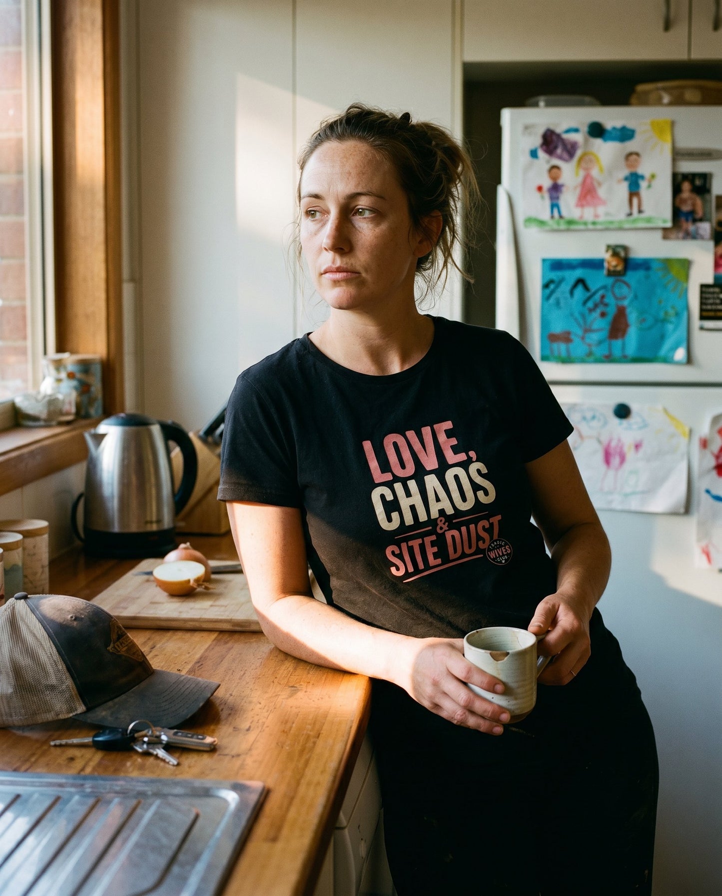 Love & Chaos & Site Dust tee — Tradie Wives Club — interieur shot
